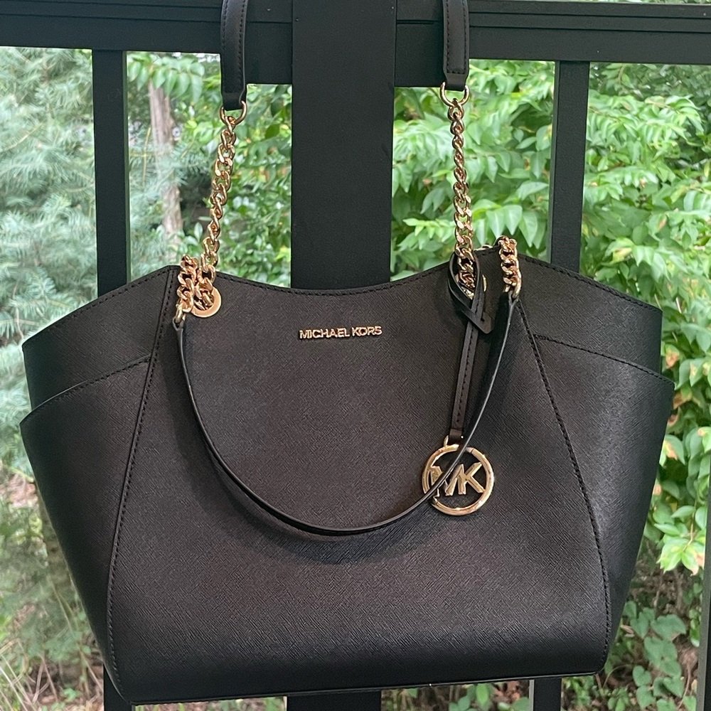Michael Kors Elegant Black Shoulder Bag with Gold Accents